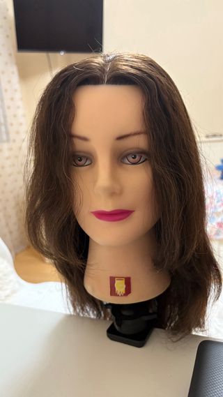 Maniquí Peluquería Castaño, pelo 100% natural