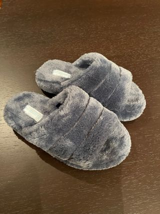 Zapatillas casa blanditas grises a estrenar