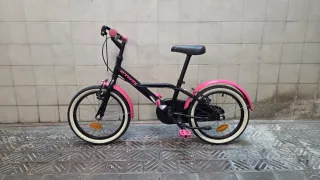 Bicicleta infantil B'TWIN rosa y negra