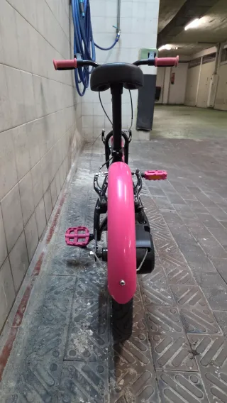 Bicicleta infantil B'TWIN rosa y negra