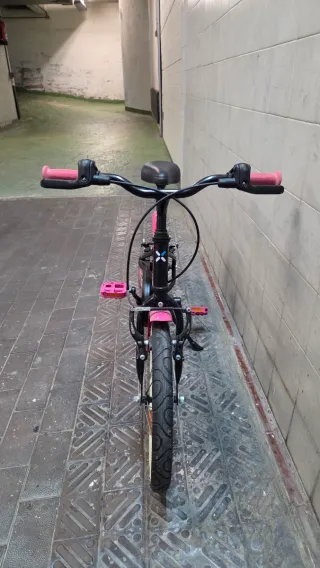 Bicicleta infantil B'TWIN rosa y negra