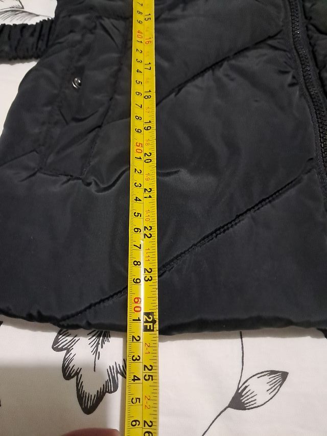 Chaqueta Guess acolchada con capucha