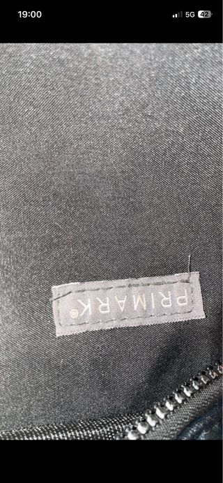 Bolso negro con cadena