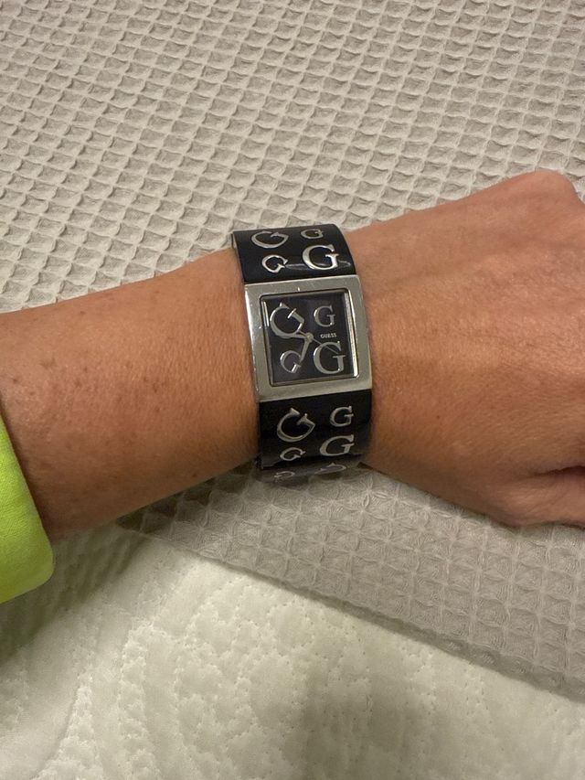 Reloj Guess Negro y Plateado