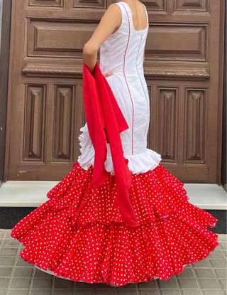Traje de flamenca rojo con mantón regalo T 3638