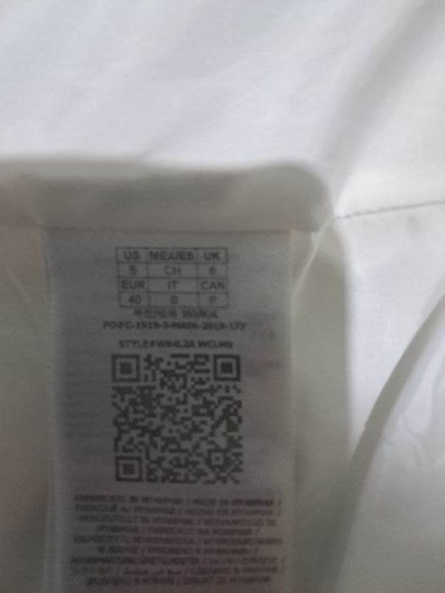 Chaqueta Guess acolchada blanca