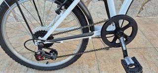 Bicicleta plegable blanca