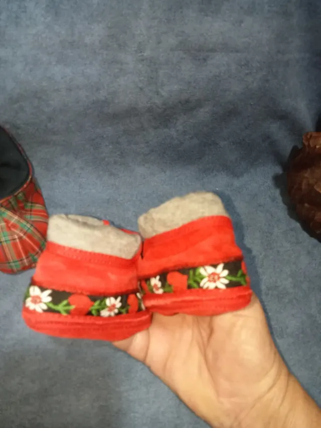 Scarpine neonato rosse con fiori