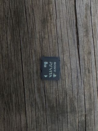 PS Vita Slim + 4 juegos + memoria 8 GB + funda ori