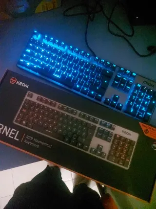 Teclado Mecánico Krom Kernel RGB