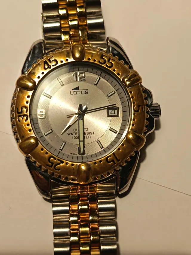 Reloj Lotus Caballero Dorado y Plateado
