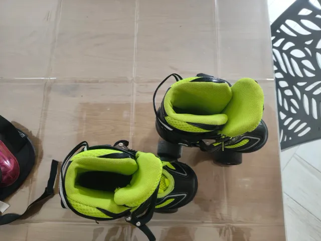 Pattini a rotelle per bambino neri e gialli