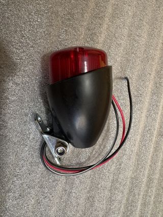 Luz freno y posición moto negra guardabarros