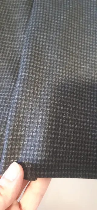 Gonna nera con bottoni