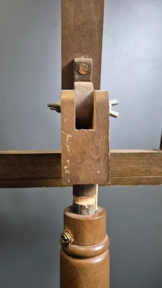 Atril de madera estilo clásico