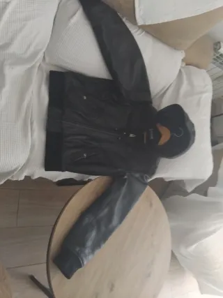 Cazadora de piel Schott con capucha