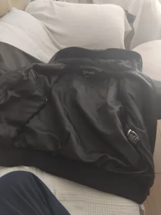 Cazadora de piel Schott con capucha