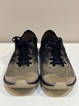 Zapatillas Running Under Armour Beige/Negro
NUEVAS