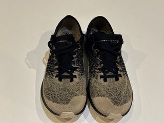Zapatillas Running Under Armour Beige/Negro
NUEVAS