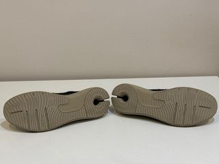 Zapatillas Running Under Armour Beige/Negro
NUEVAS