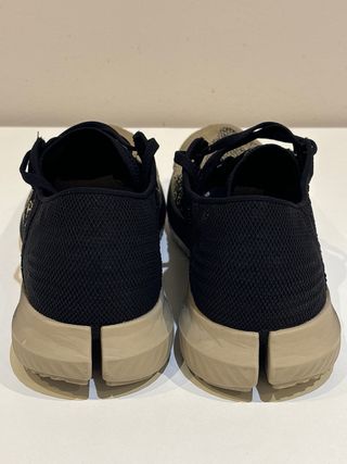 Zapatillas Running Under Armour Beige/Negro
NUEVAS