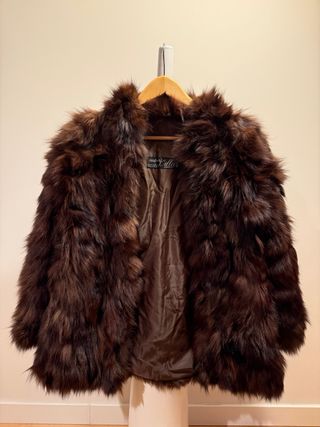 Abrigo de piel de zorro marrón