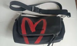 Bolso Desigual Negro con Corazón Rojo