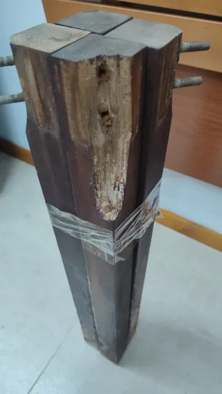 Conjunto mesa y 4 sillones de madera