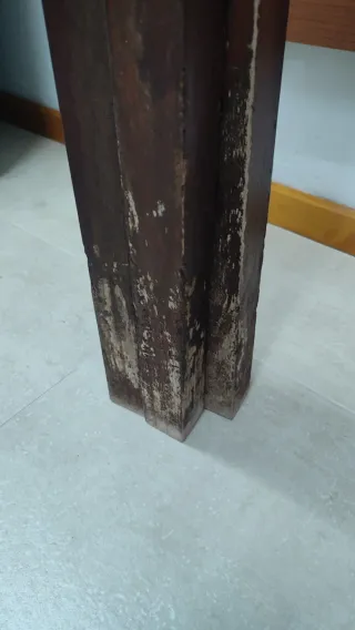 Conjunto mesa y 4 sillones de madera