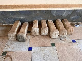 Maceteros de piedra tallada con figuras son 3