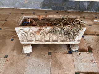 Maceteros de piedra tallada con figuras son 3