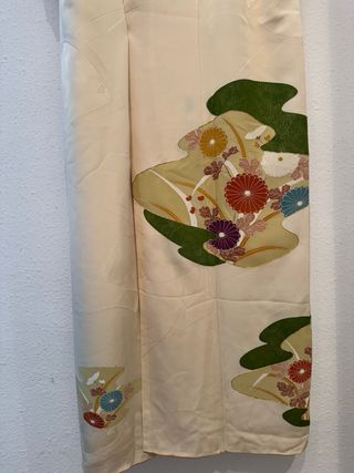 Kimono de Seda de Japón beige con flores 