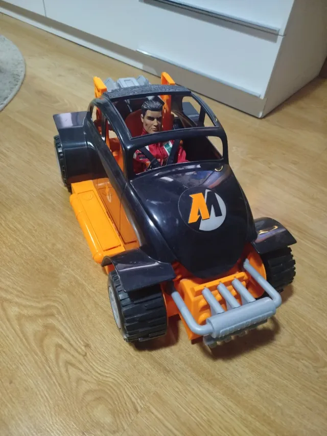 Coche Action Man con Figura