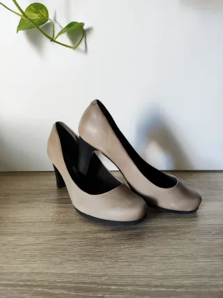 Zapatos de piel tacón beige