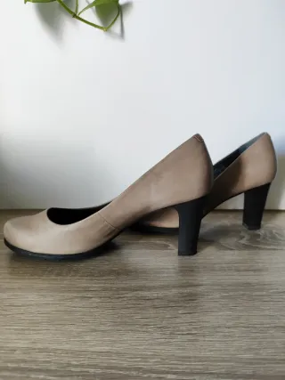 Zapatos de piel tacón beige