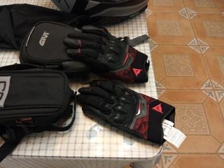 Cascos HJC hay 2 prácticamente nuevos