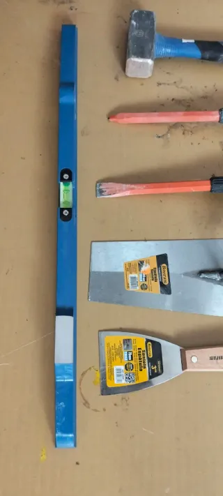 Herramientas de obra variadas.