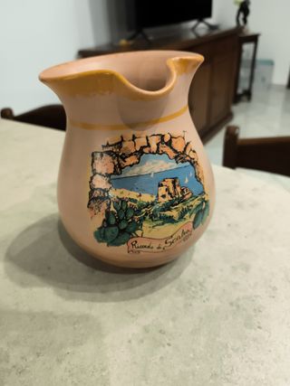 Brocca in terracotta decorata