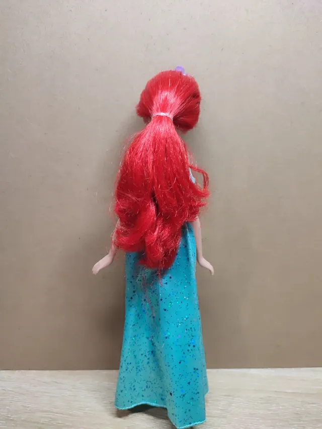 Muñeca Ariel con vestido brillante