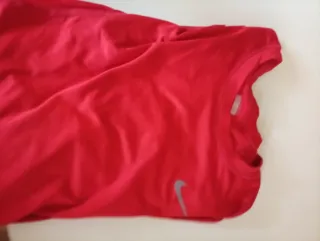 Ropa térmica Nike roja