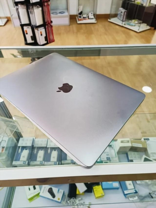 MacBook Pro 256GB i5 8GB RAM