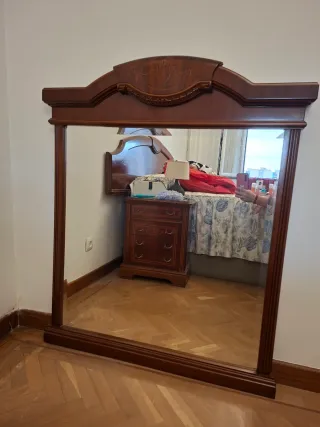 Muebles de dormitorio de madera oscura