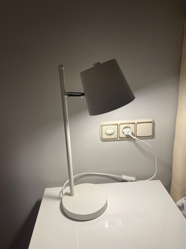 2 lamparitas de noche blancas