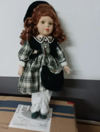 Muñeca de porcelana vintage