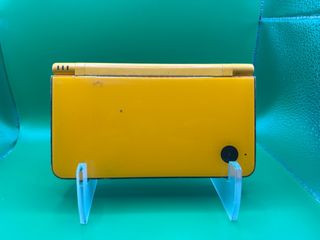 Nintendo DSi XL Amarilla