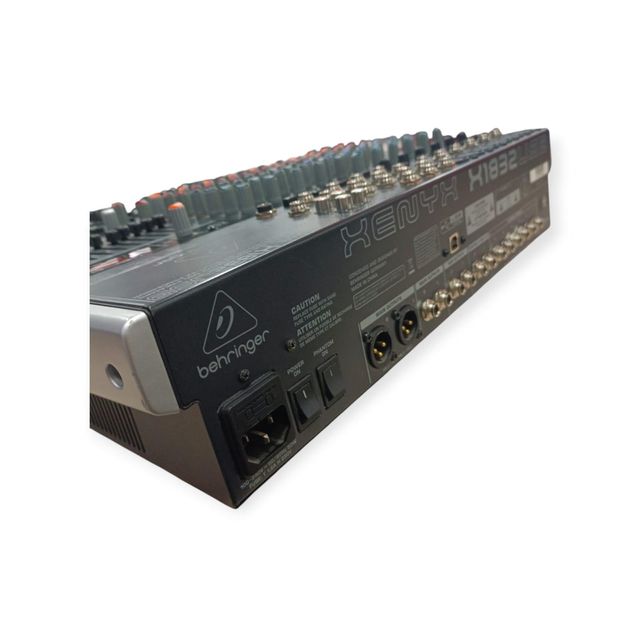 MESA DE MEZCLAS BEHRINGER XENYX X1832 USB