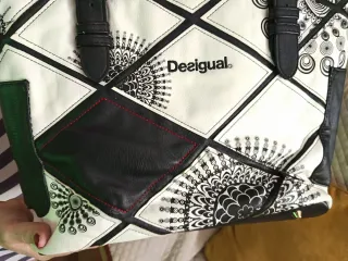 Bolso Desigual blanco y negro