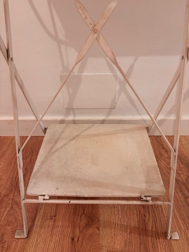 Mesa auxiliar metálica blanca