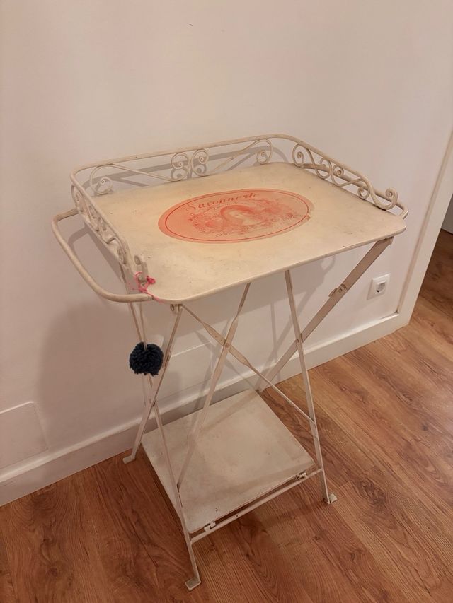 Mesa auxiliar metálica blanca