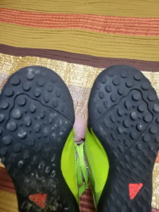 Botas fútbol Adidas Messi multitacos T28